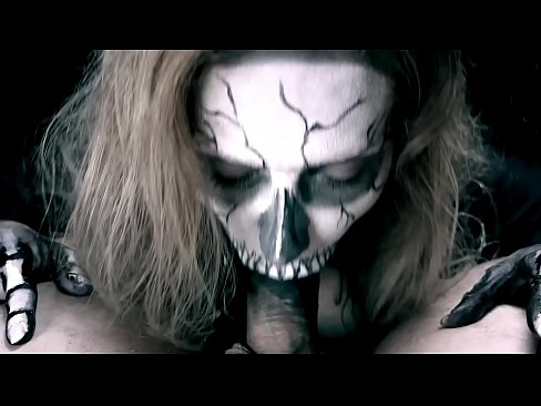 ❤️ ʻO ke kaikamahine daimonio e omo ana i ka moa me kona waha ʻeleʻele a me ka ʻai ʻana. Anal video ma haw.hentaisaturn.ru ☑